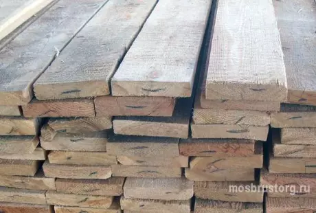 Фото: Доска обрезная из лиственницы